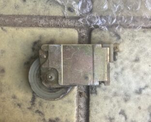 サッシ（戸車）